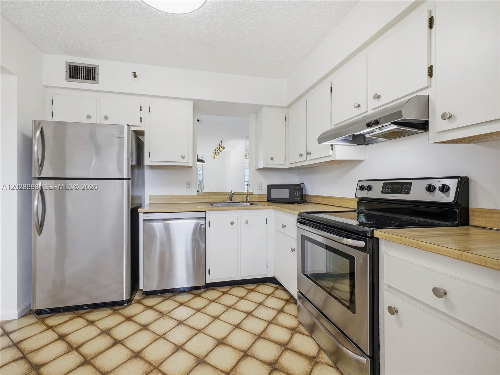 14623 Bonaire Boulevard 405 Property Photo 4