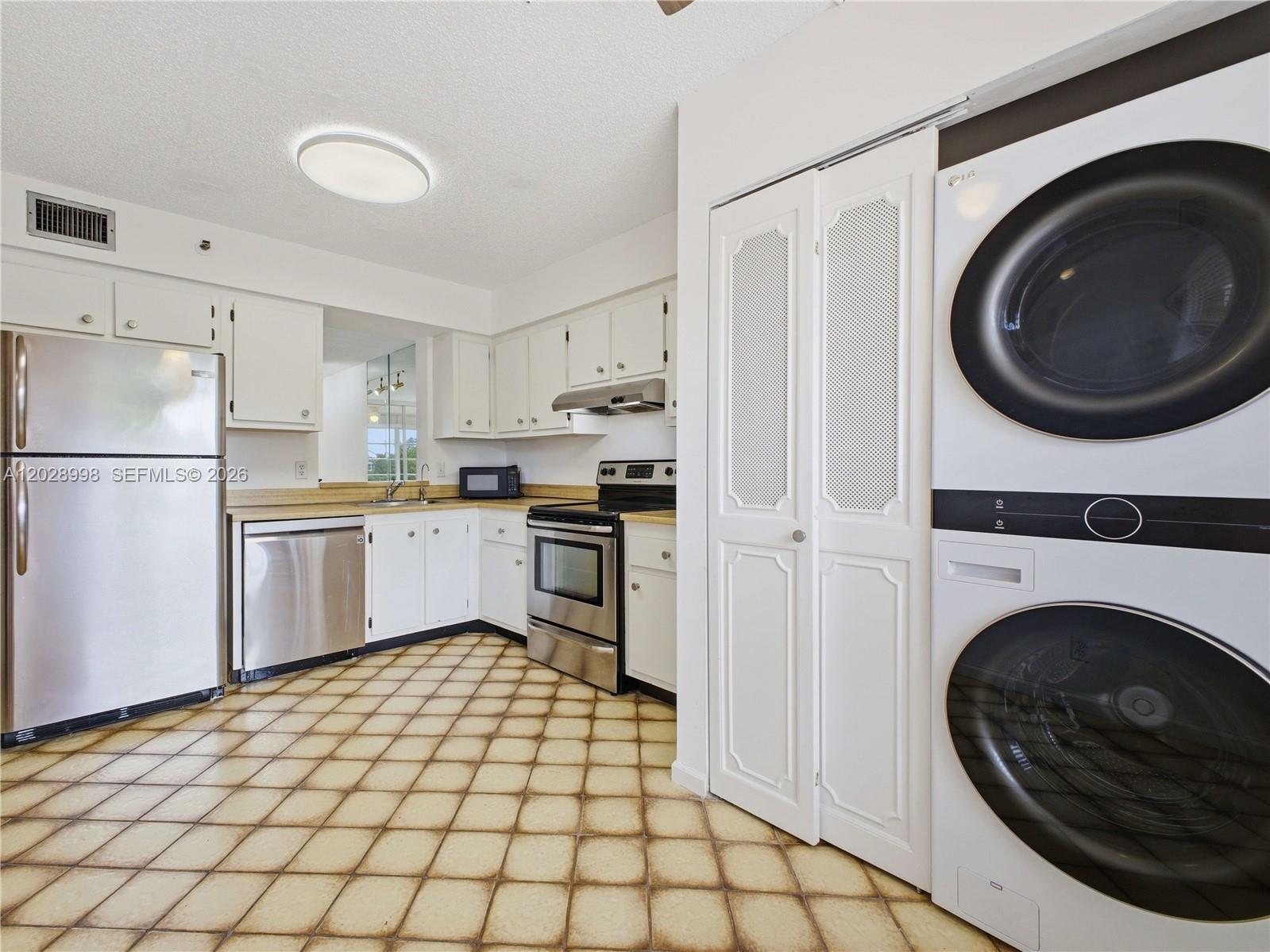 14623 Bonaire Boulevard 405 Property Photo 8