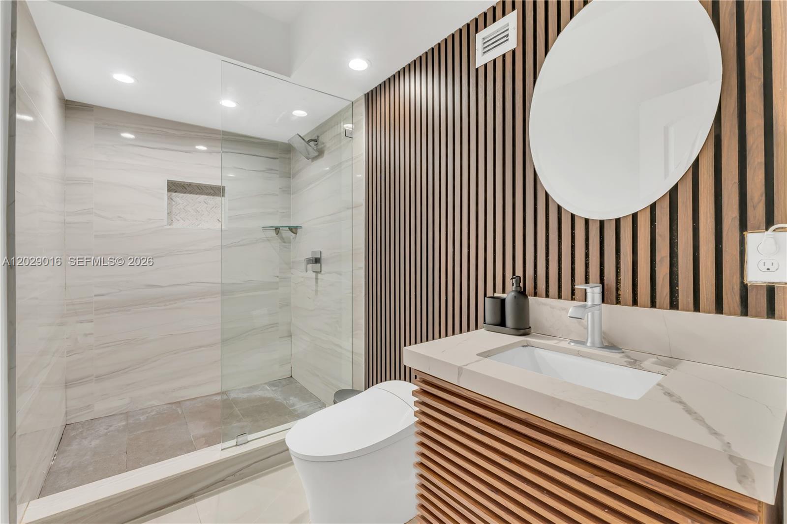 1450 Brickell Bay Drive 1815 Property Photo 22