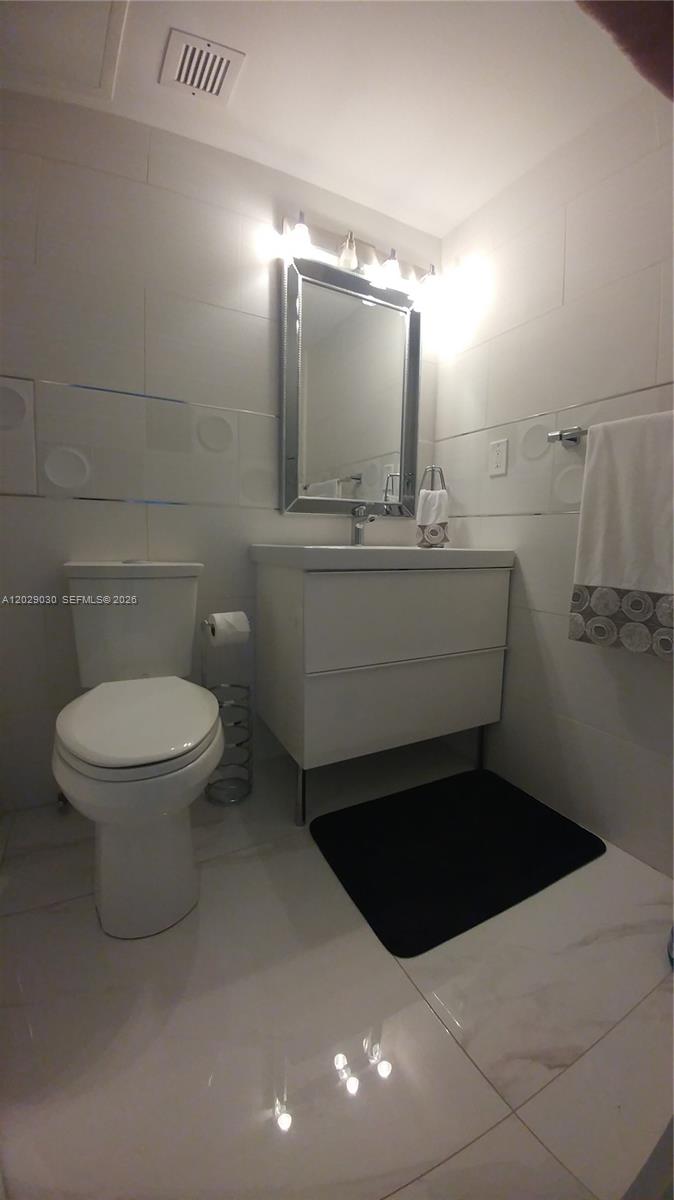 2501 S Ocean Drive L04 Property Photo 8