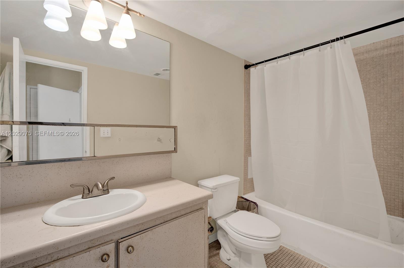 19390 Collins Avenue 1419 Property Photo 16