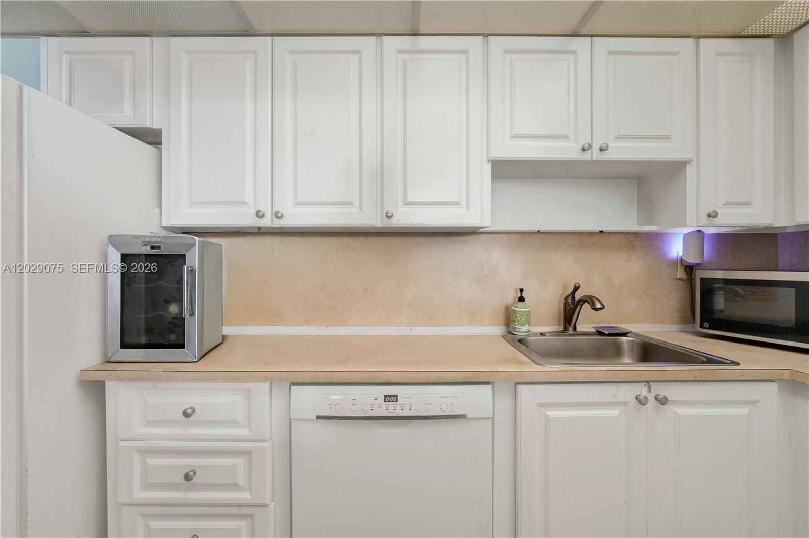 19390 Collins Avenue 1419 Property Photo 18