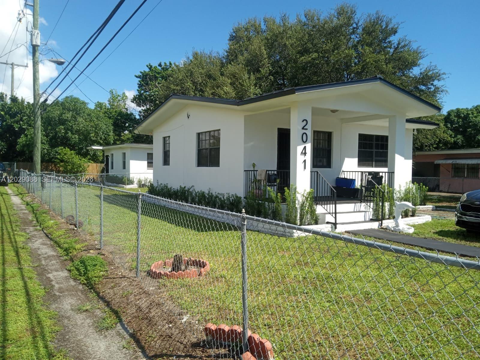 2041 Nw 100th Street Property Photo 2