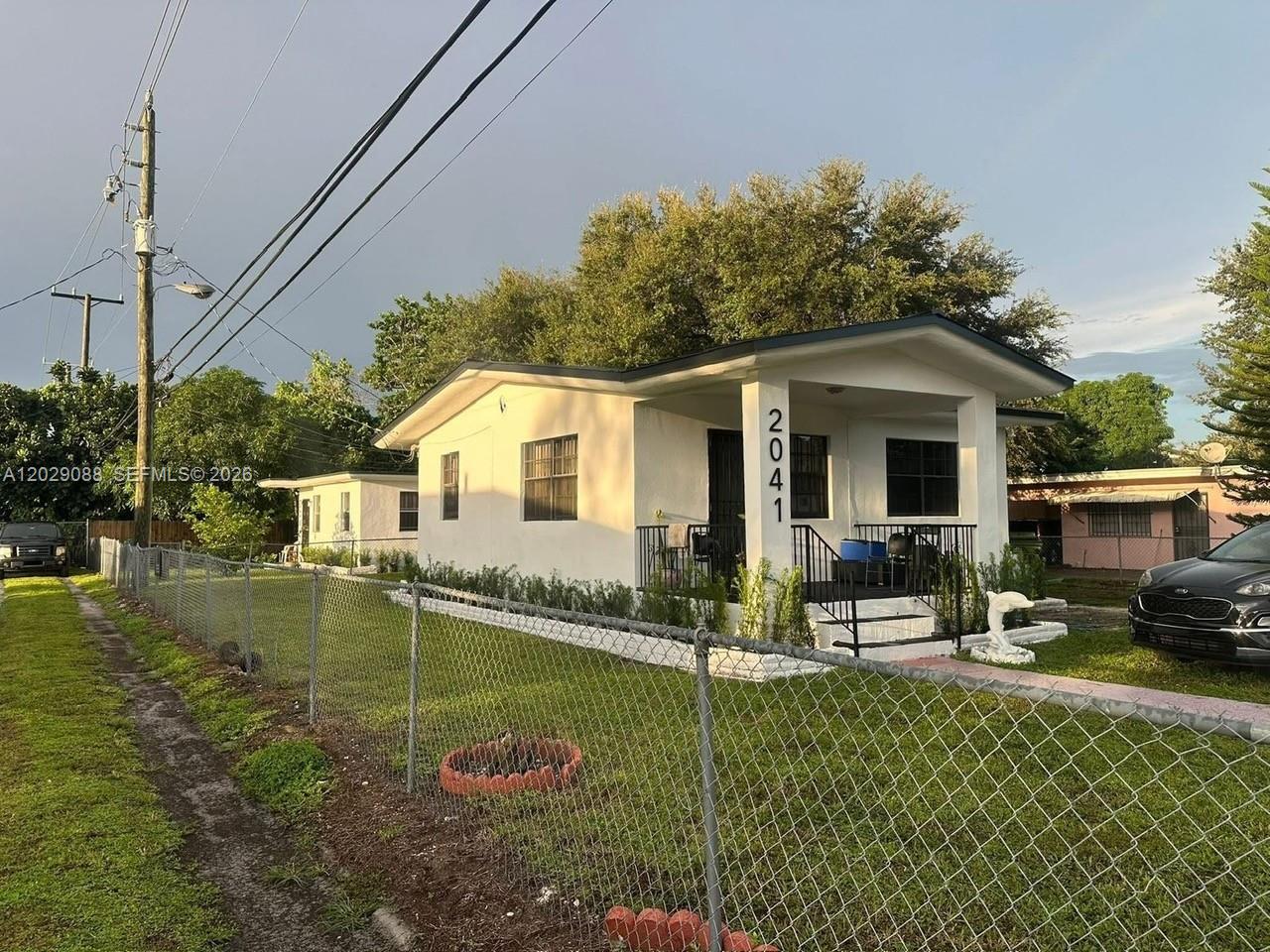 2041 Nw 100th Street Property Photo 3