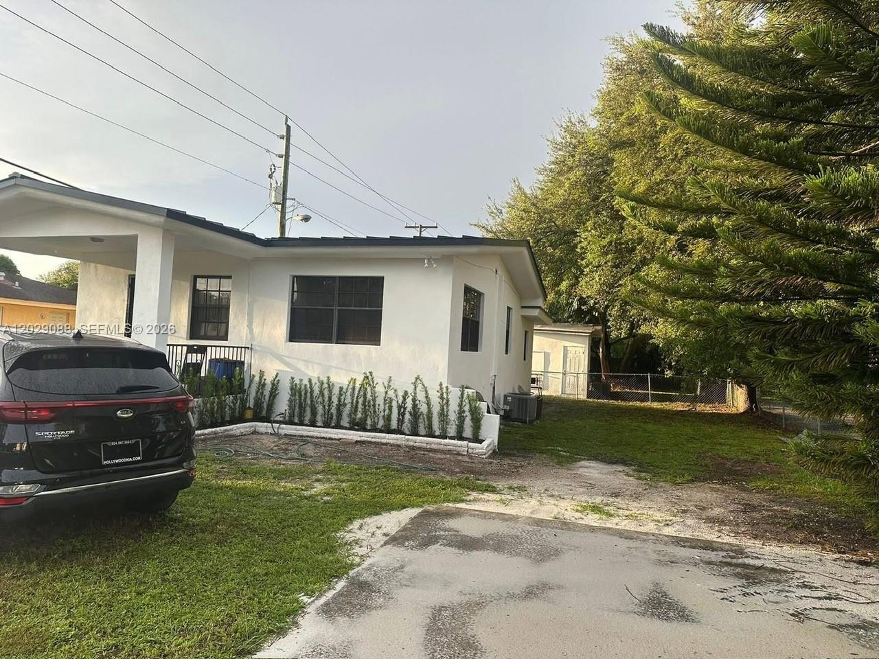2041 Nw 100th Street Property Photo 4