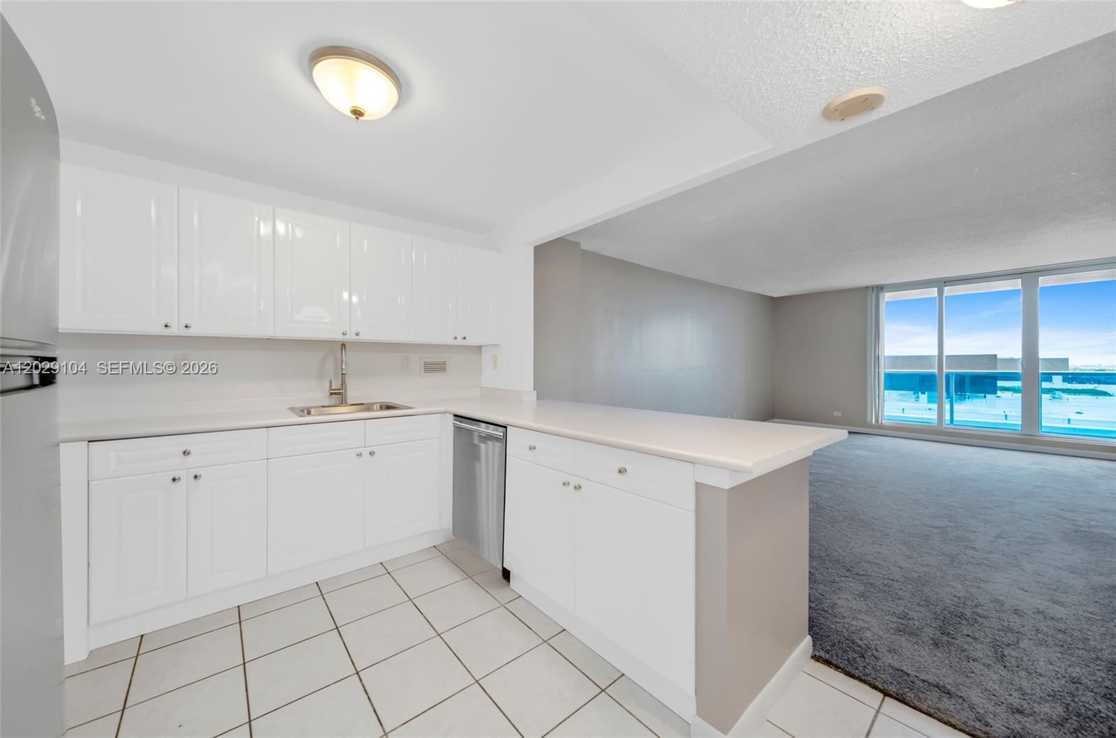 2301 Collins Avenue 1030 Property Photo 18