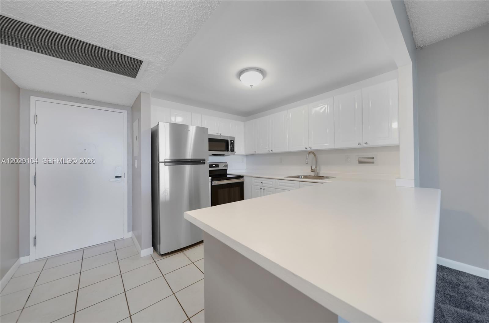 2301 Collins Avenue 1030 Property Photo 19