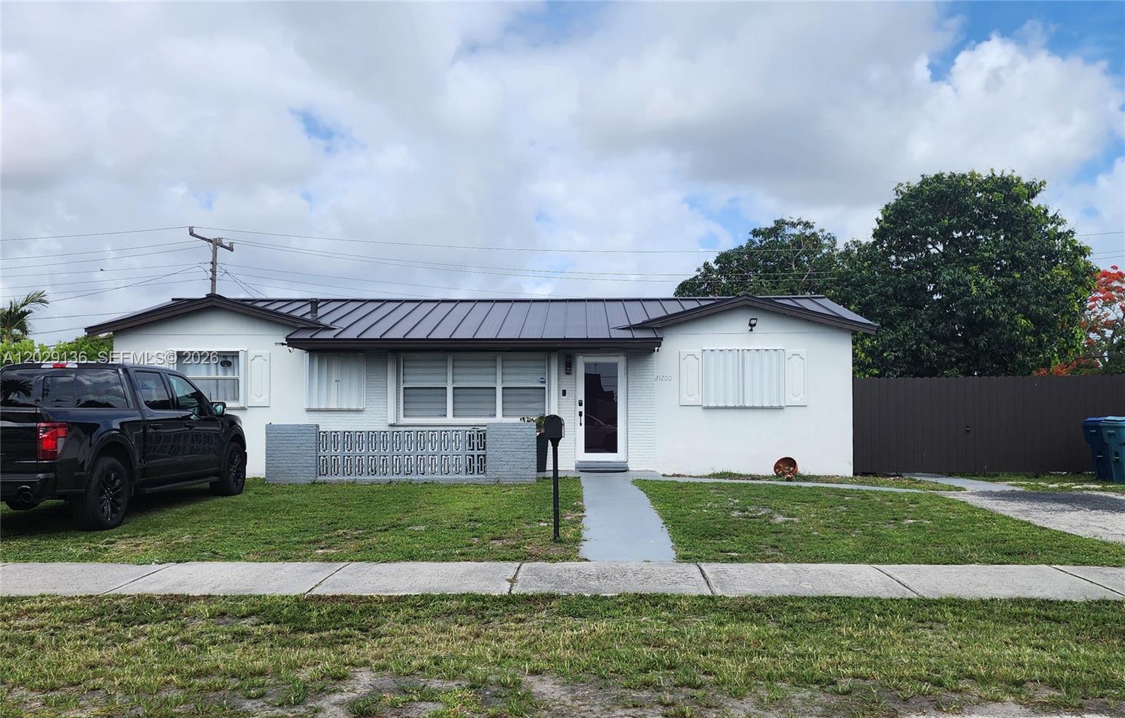 21200 Nw 29th Avenue Property Photo 2