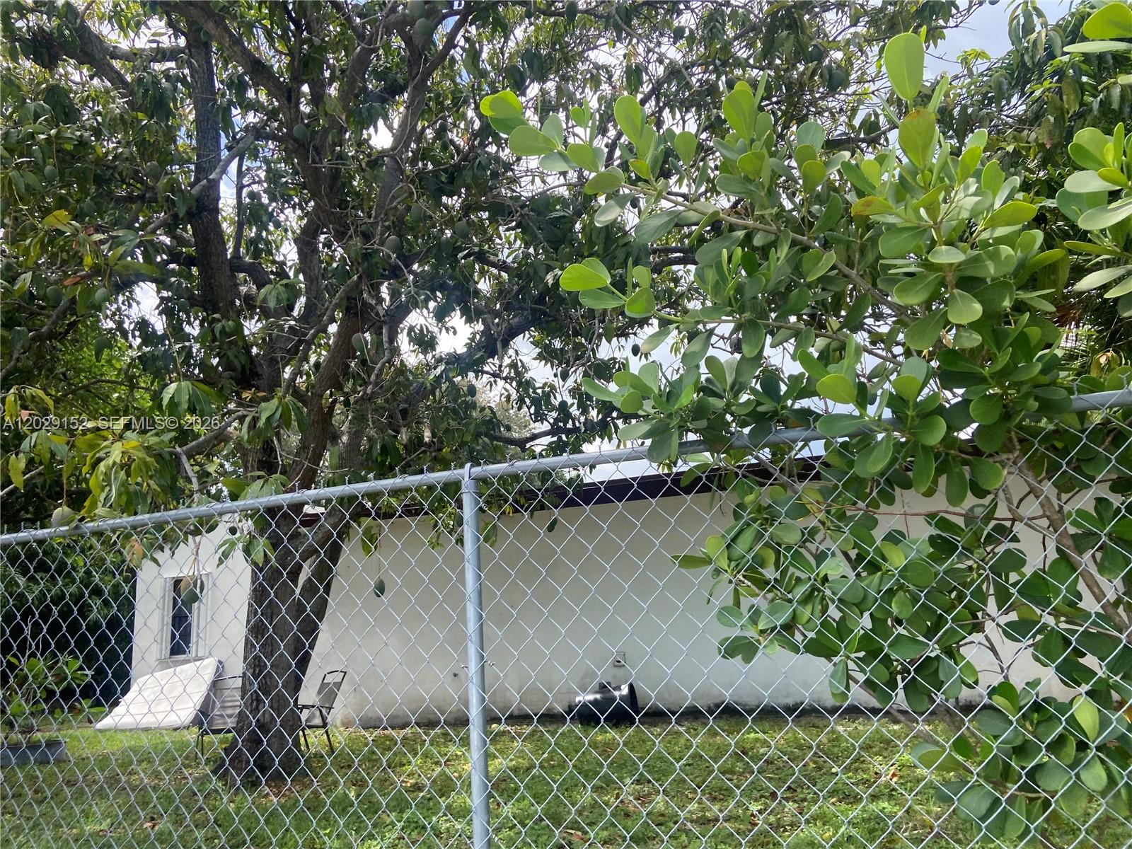 1220 S 29th Avenue Property Photo 3