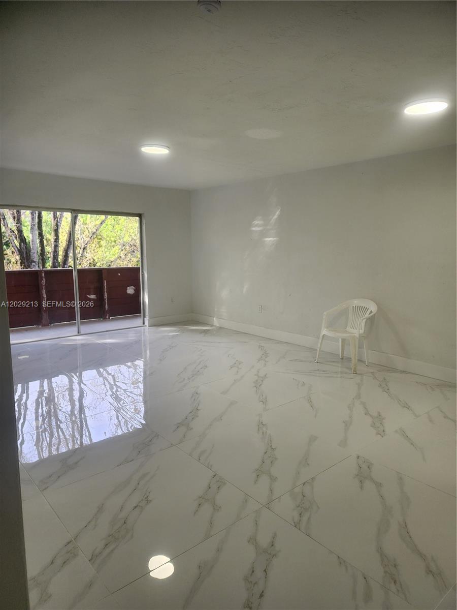 1205 Mariposa Avenue 304 Property Photo 3