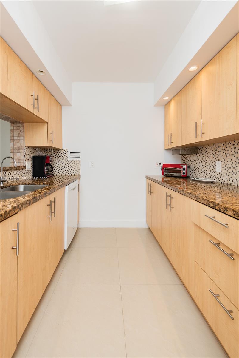3505 S Ocean Drive 221 Property Photo 14