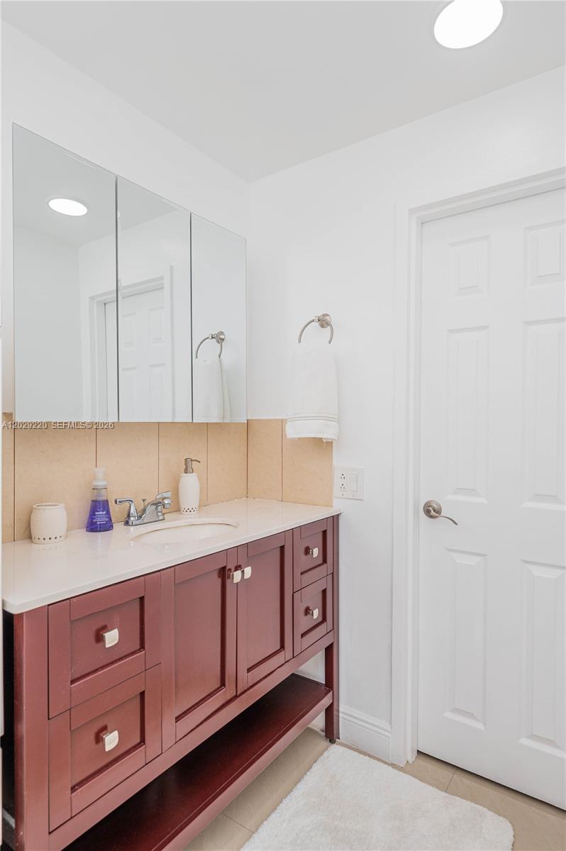 3505 S Ocean Drive 221 Property Photo 26