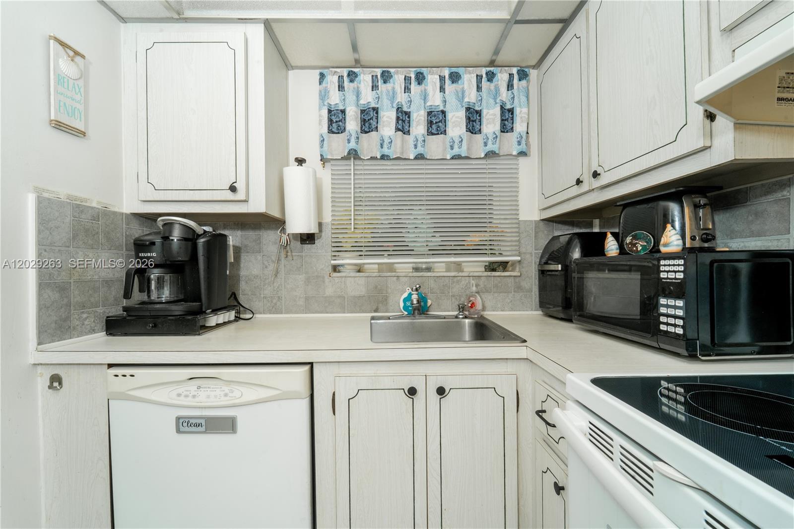 2811 N Pine Island Road 102 Property Photo 3