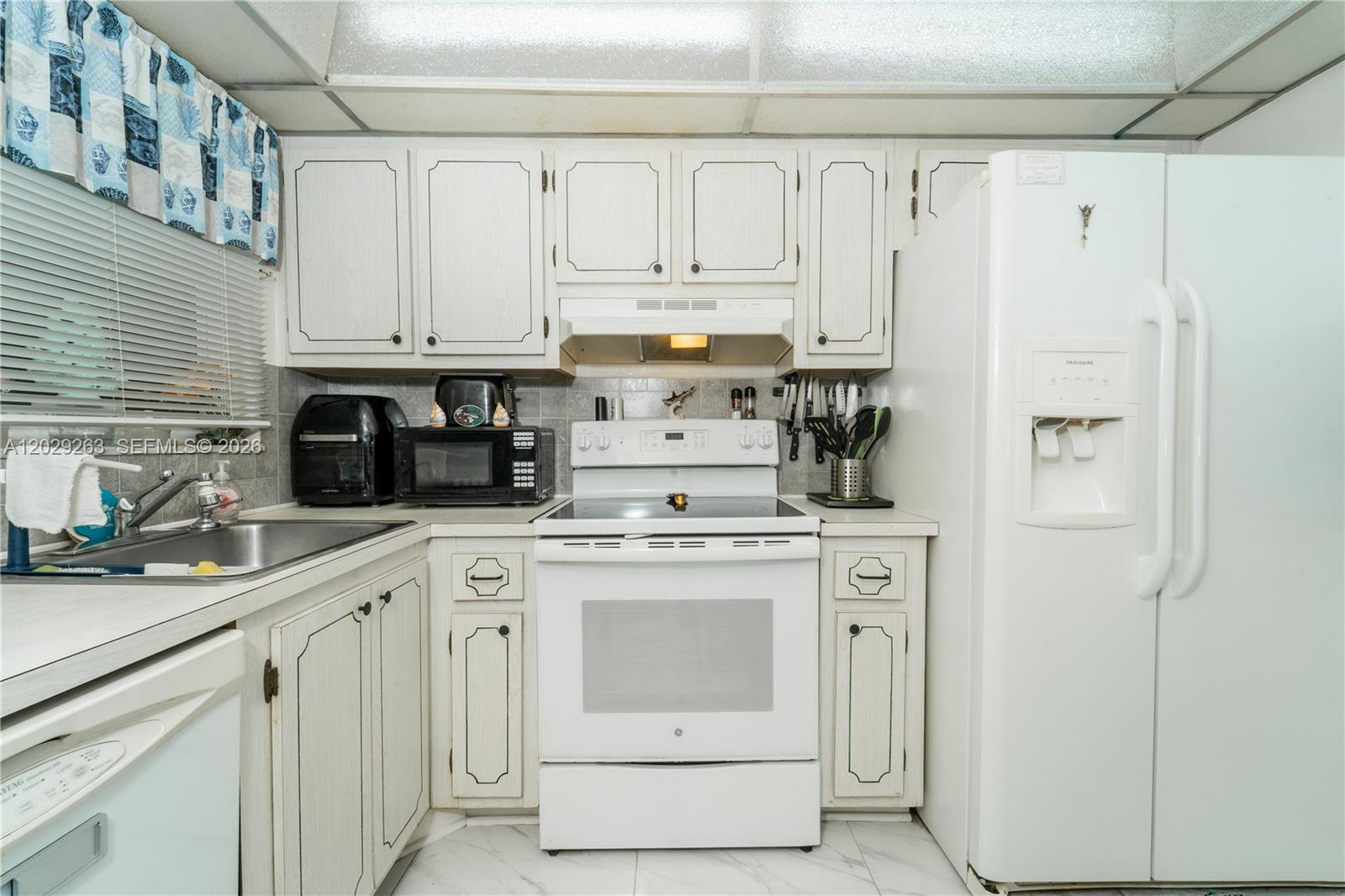 2811 N Pine Island Road 102 Property Photo 4