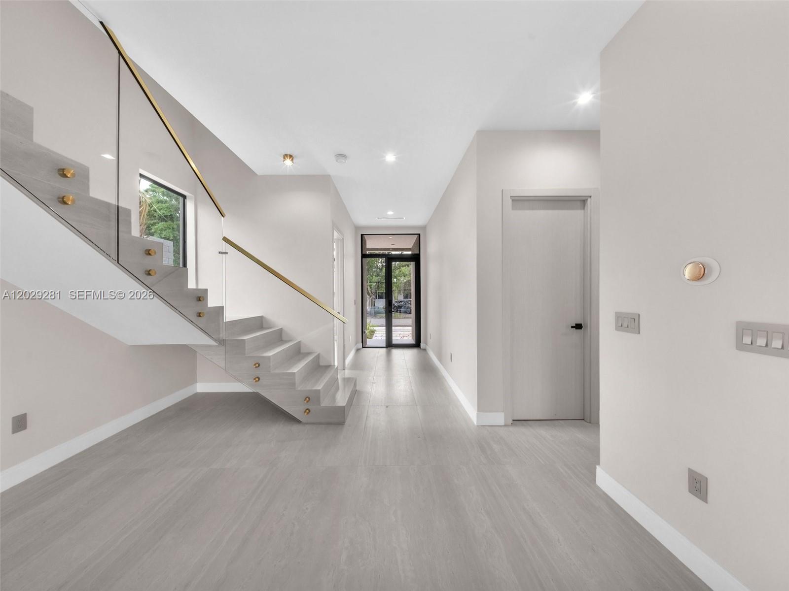 1637 Monroe Street Property Photo 8