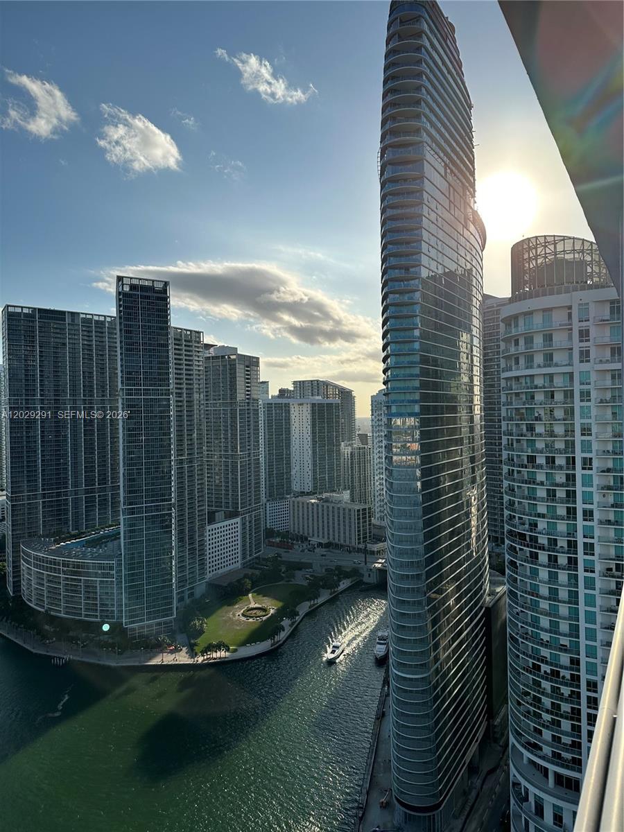 325 S Biscayne Boulevard 4119 Property Photo 3