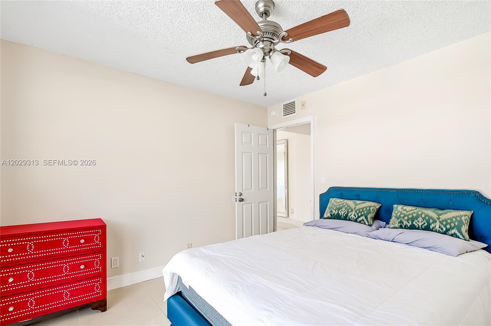 3031 N Ocean Boulevard 406 Property Photo 17