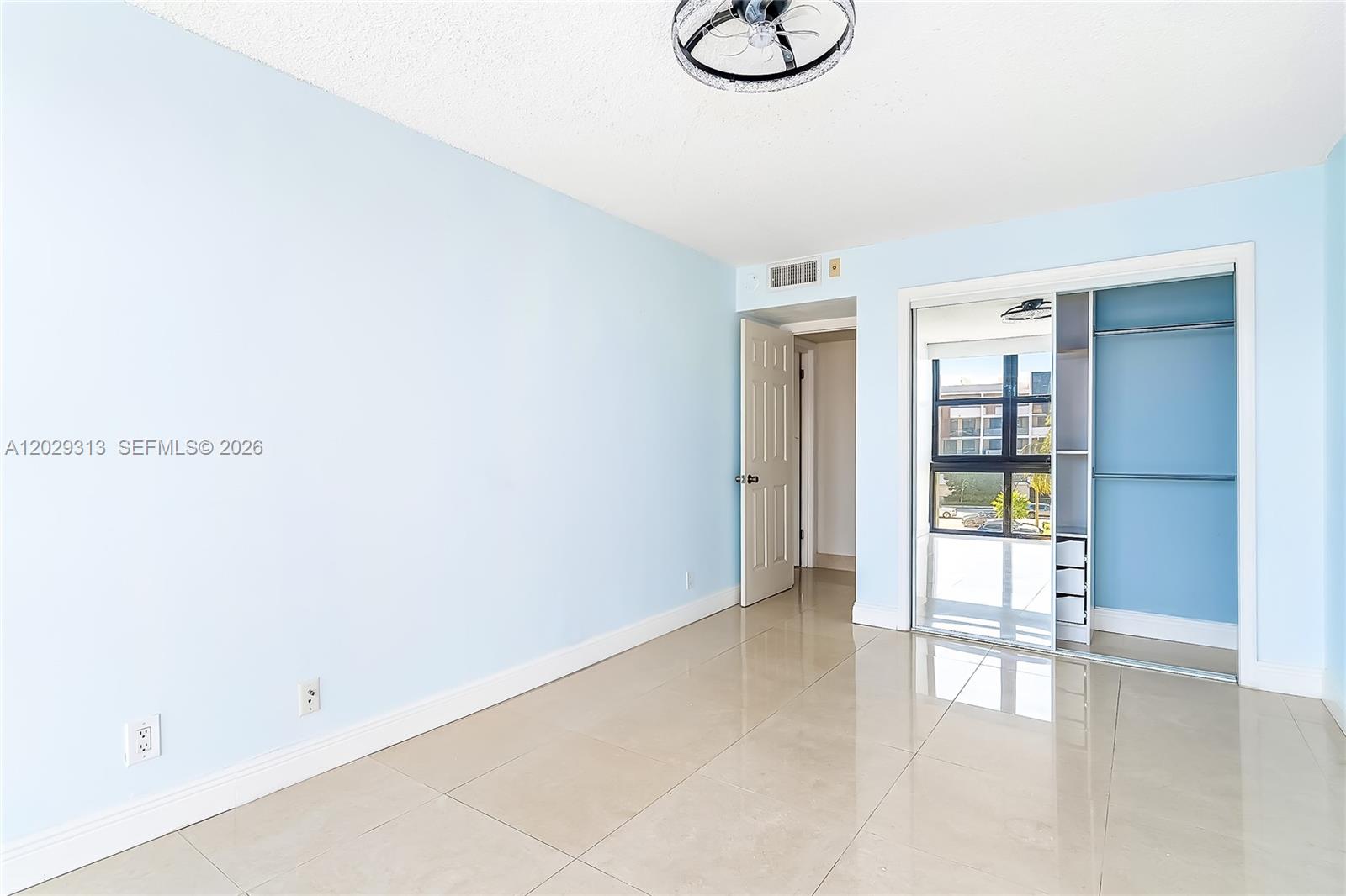 3031 N Ocean Boulevard 406 Property Photo 25