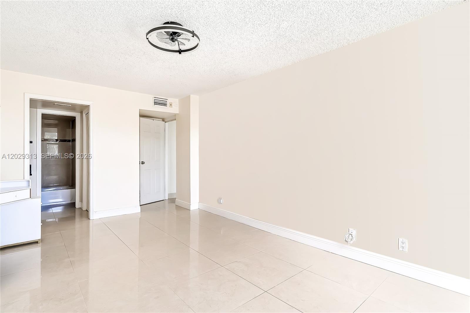 3031 N Ocean Boulevard 406 Property Photo 28