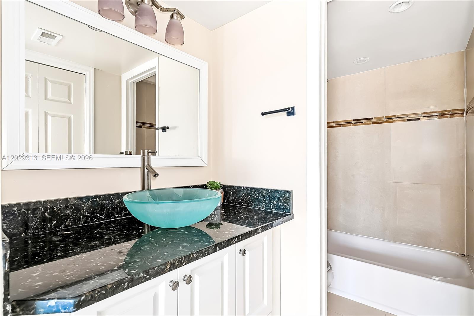 3031 N Ocean Boulevard 406 Property Photo 29