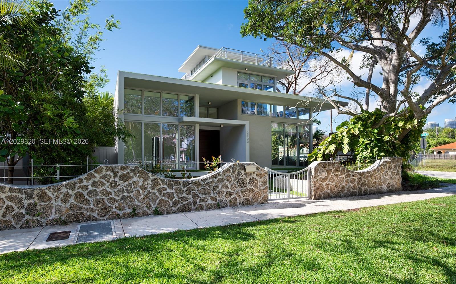 2100 S Miami Avenue Property Photo 1