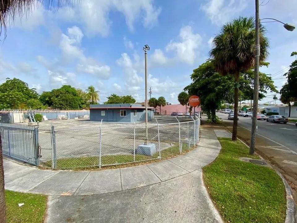 1910 Nw 17th Avenue Property Photo 2