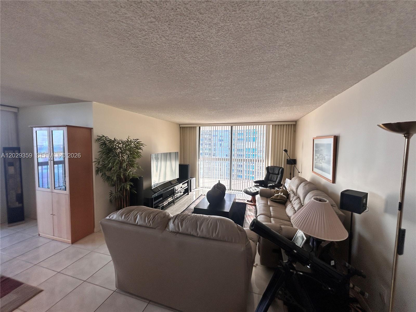 2333 Brickell Avenue 1402 Property Photo 4
