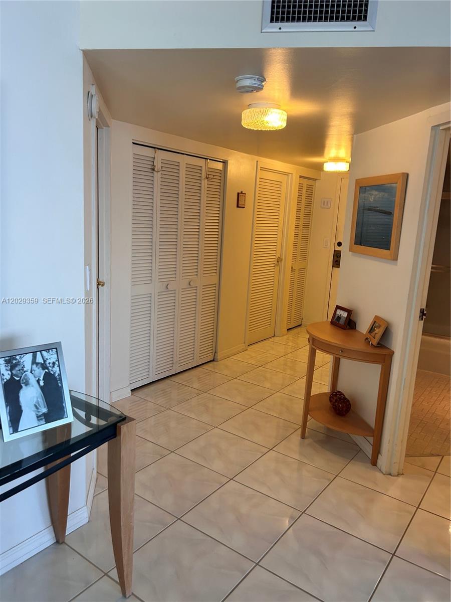 2333 Brickell Avenue 1402 Property Photo 8