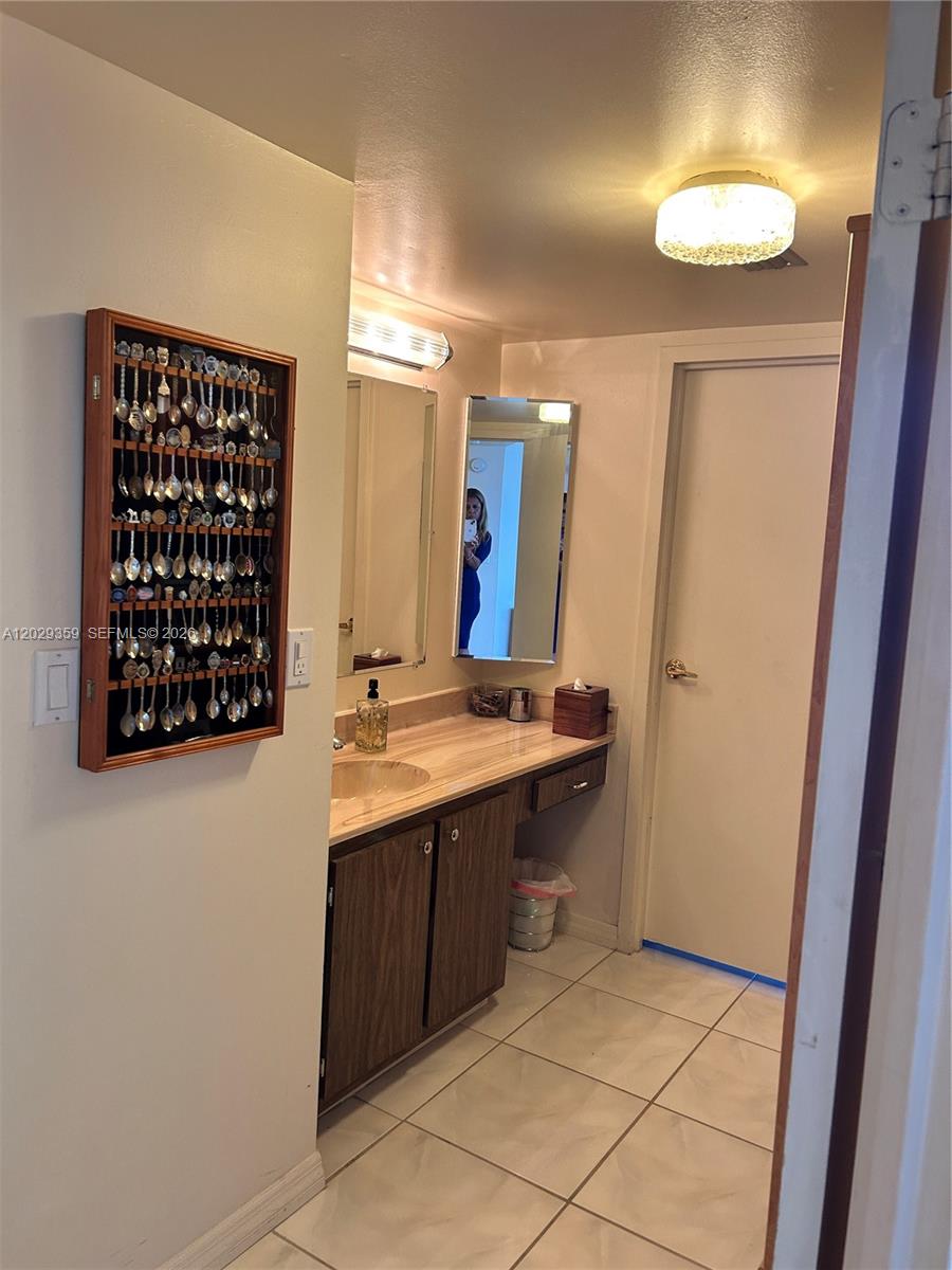 2333 Brickell Avenue 1402 Property Photo 9