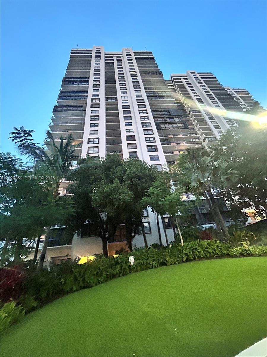 2333 Brickell Avenue 1402 Property Photo 22
