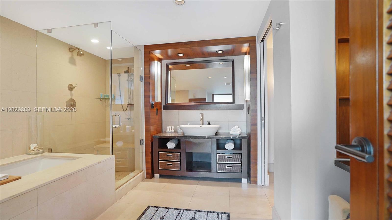6801 Collins Avenue 315 (door 302) Property Photo 23