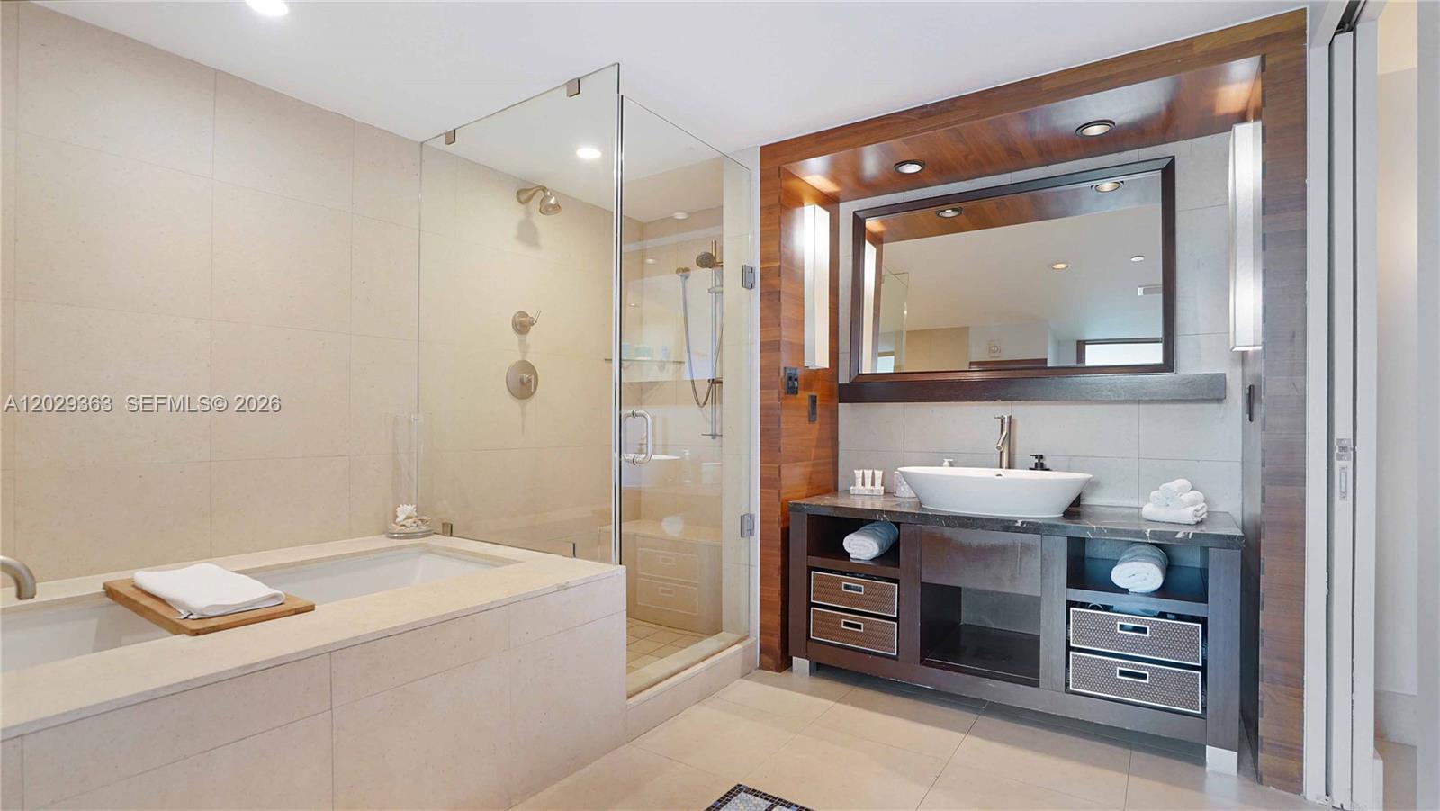 6801 Collins Avenue 315 (door 302) Property Photo 24