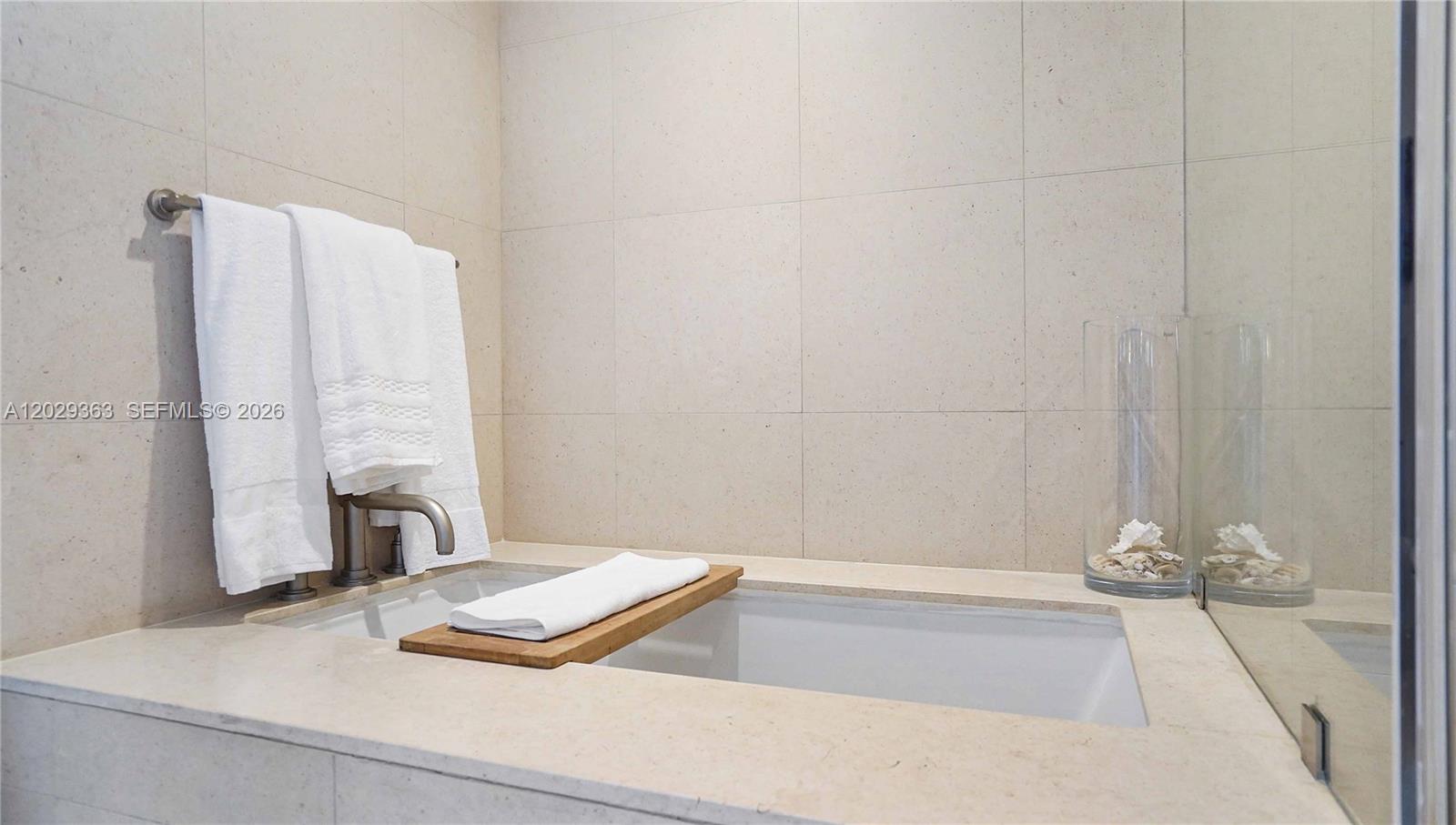 6801 Collins Avenue 315 (door 302) Property Photo 25