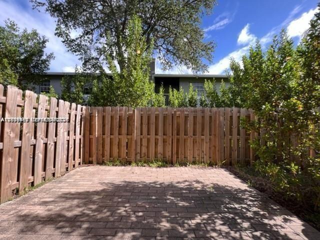 327 Ne 208th Terrace Property Photo 7