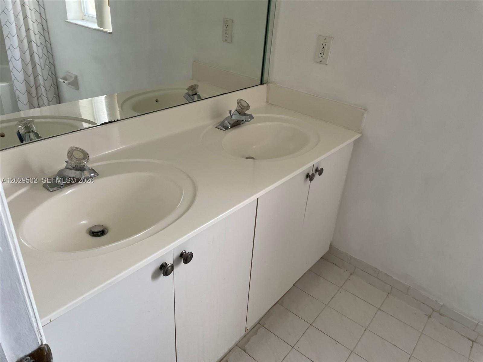 7980 S Southwood Circle 0 Property Photo 17