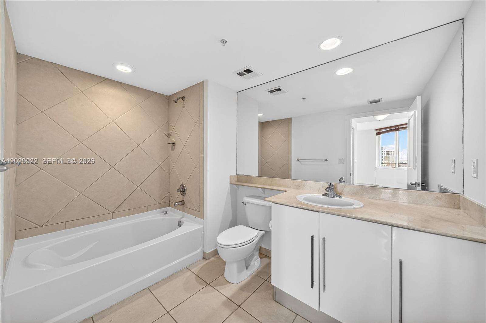 325 S Biscayne Boulevard 2219 Property Photo 17
