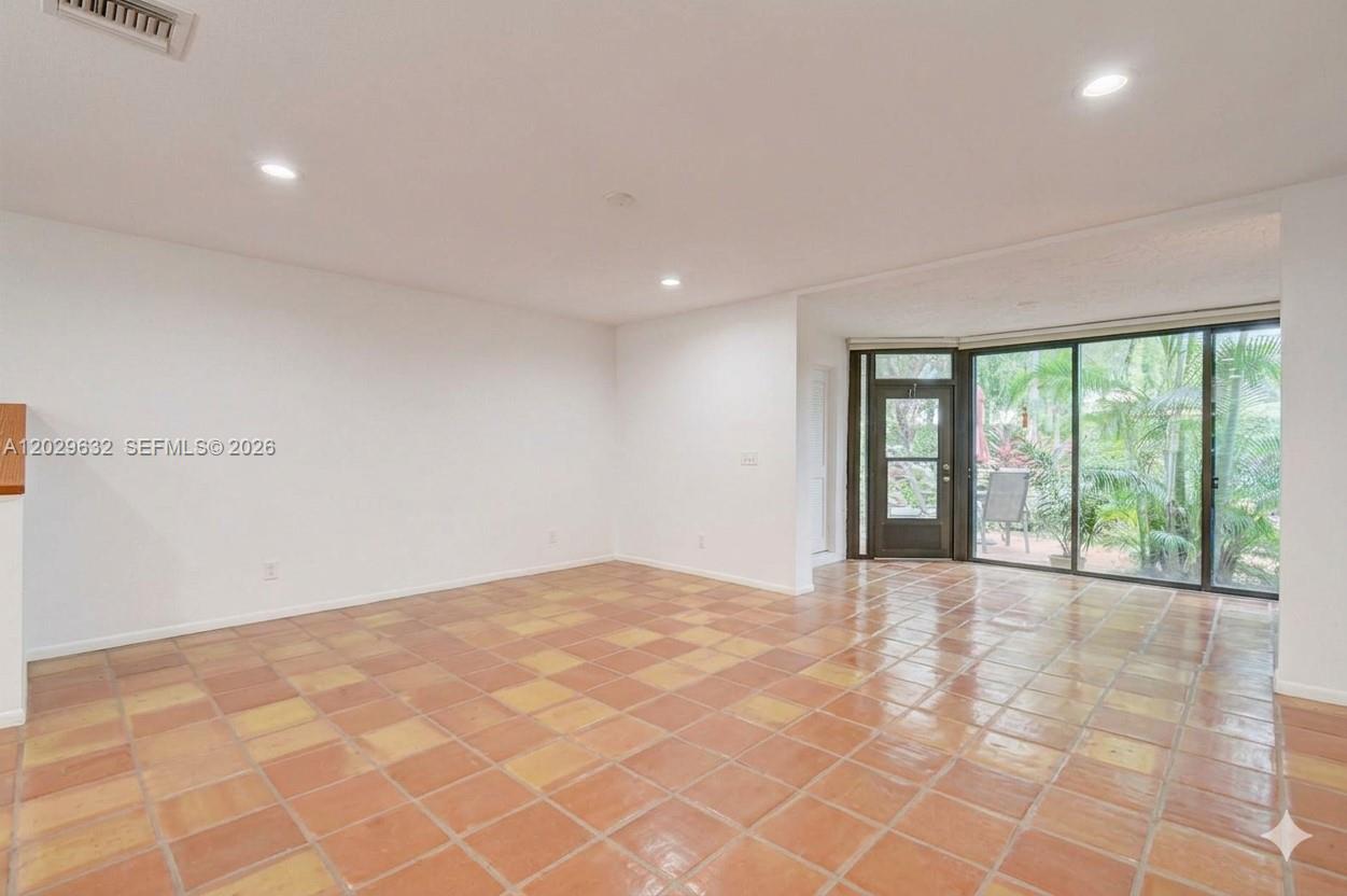 5375 10th Fairway Drive 2 Property Photo 8