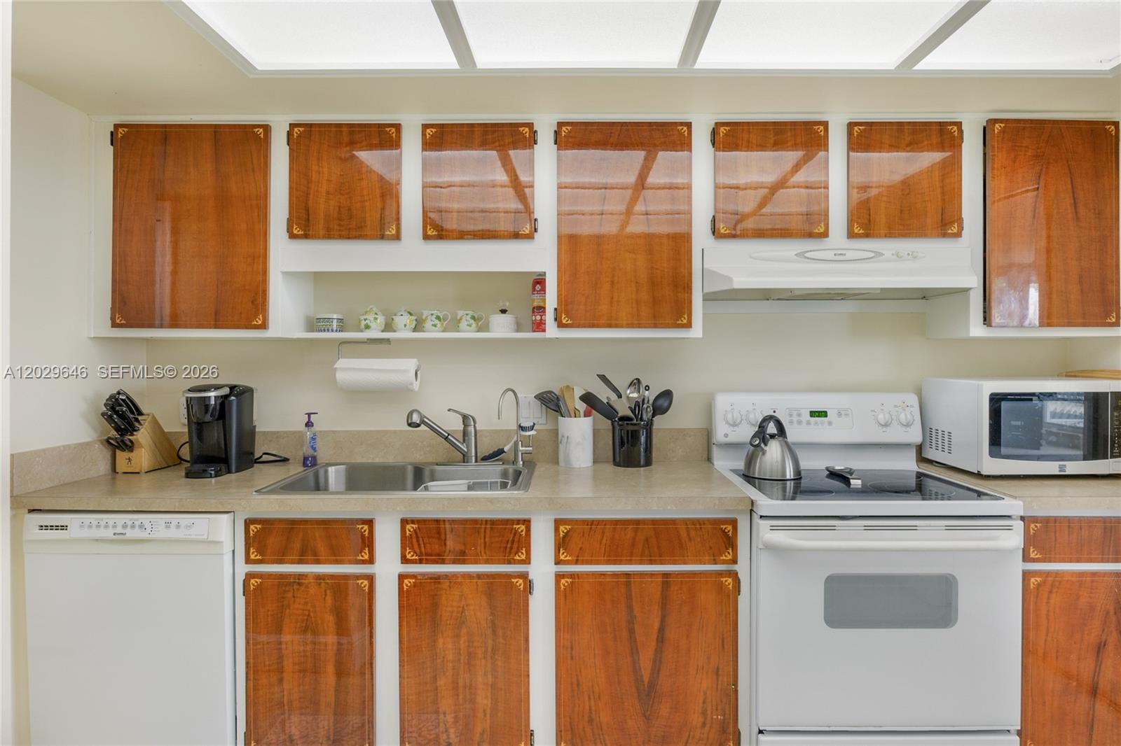 2200 S Ocean Lane 808 Property Photo 6