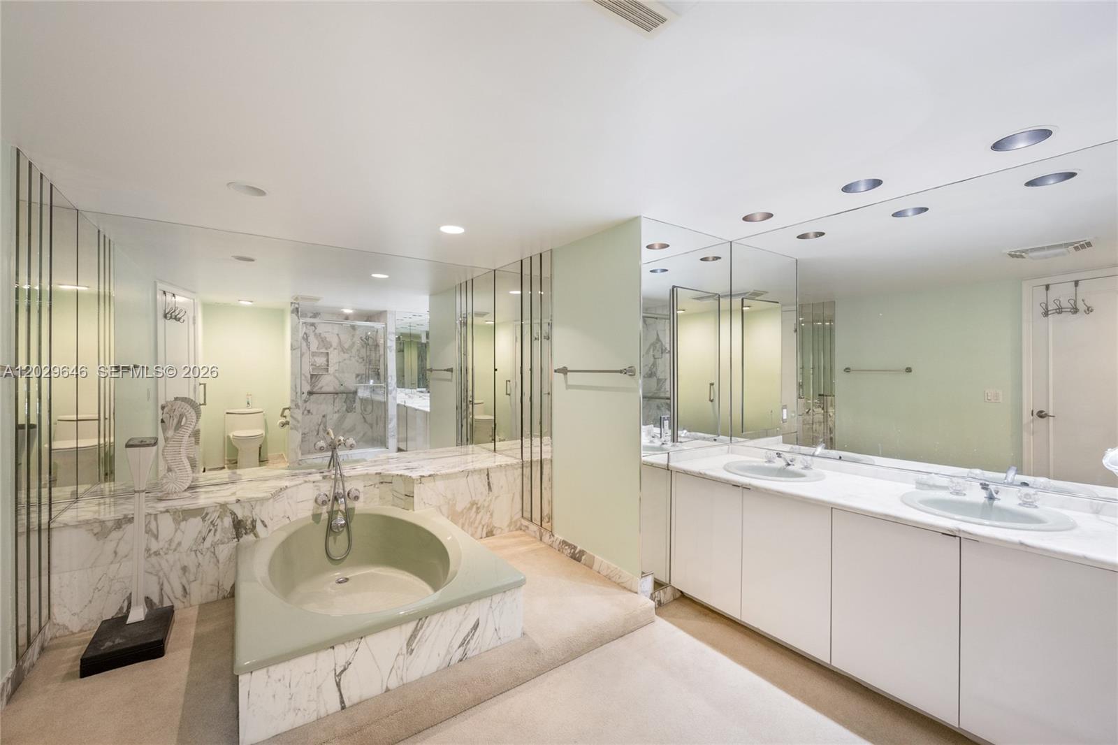 2200 S Ocean Lane 808 Property Photo 11
