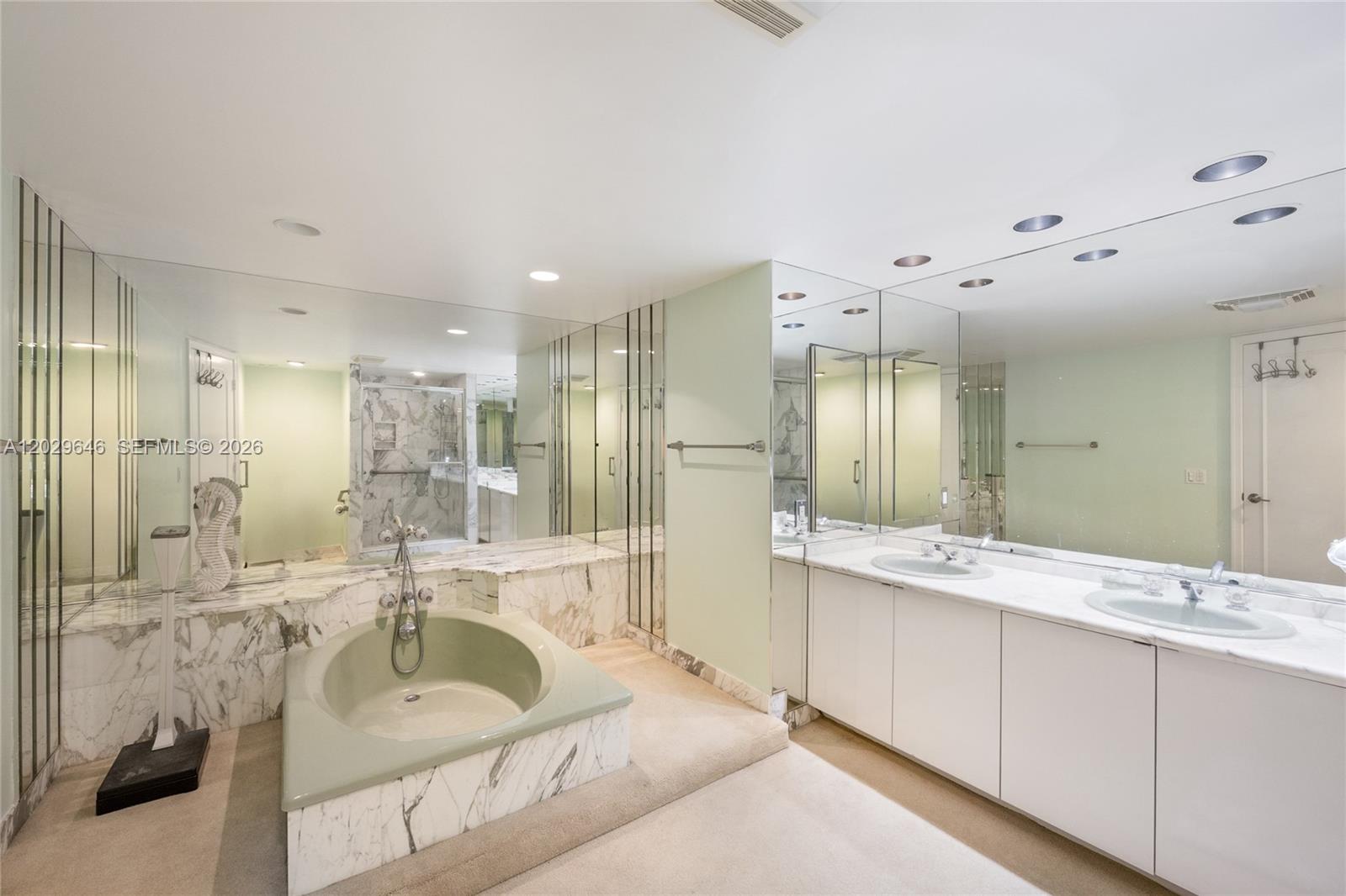 2200 S Ocean Lane 808 Property Photo 12