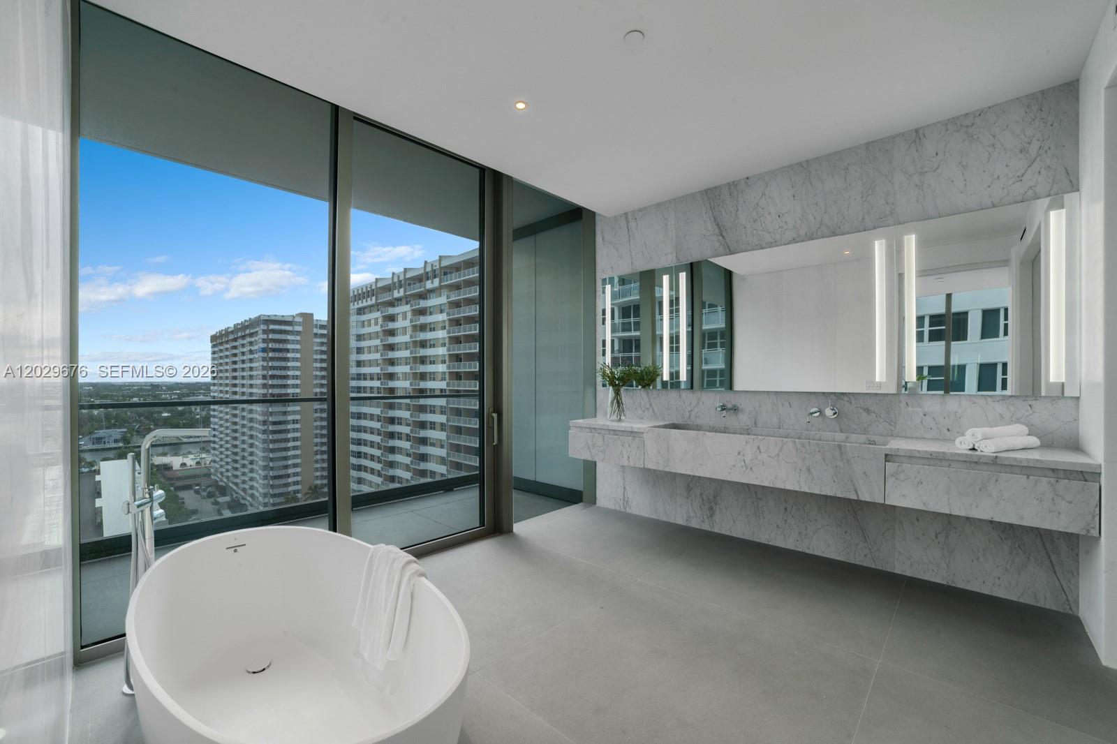 2000 S Ocean Drive 15b Property Photo 22