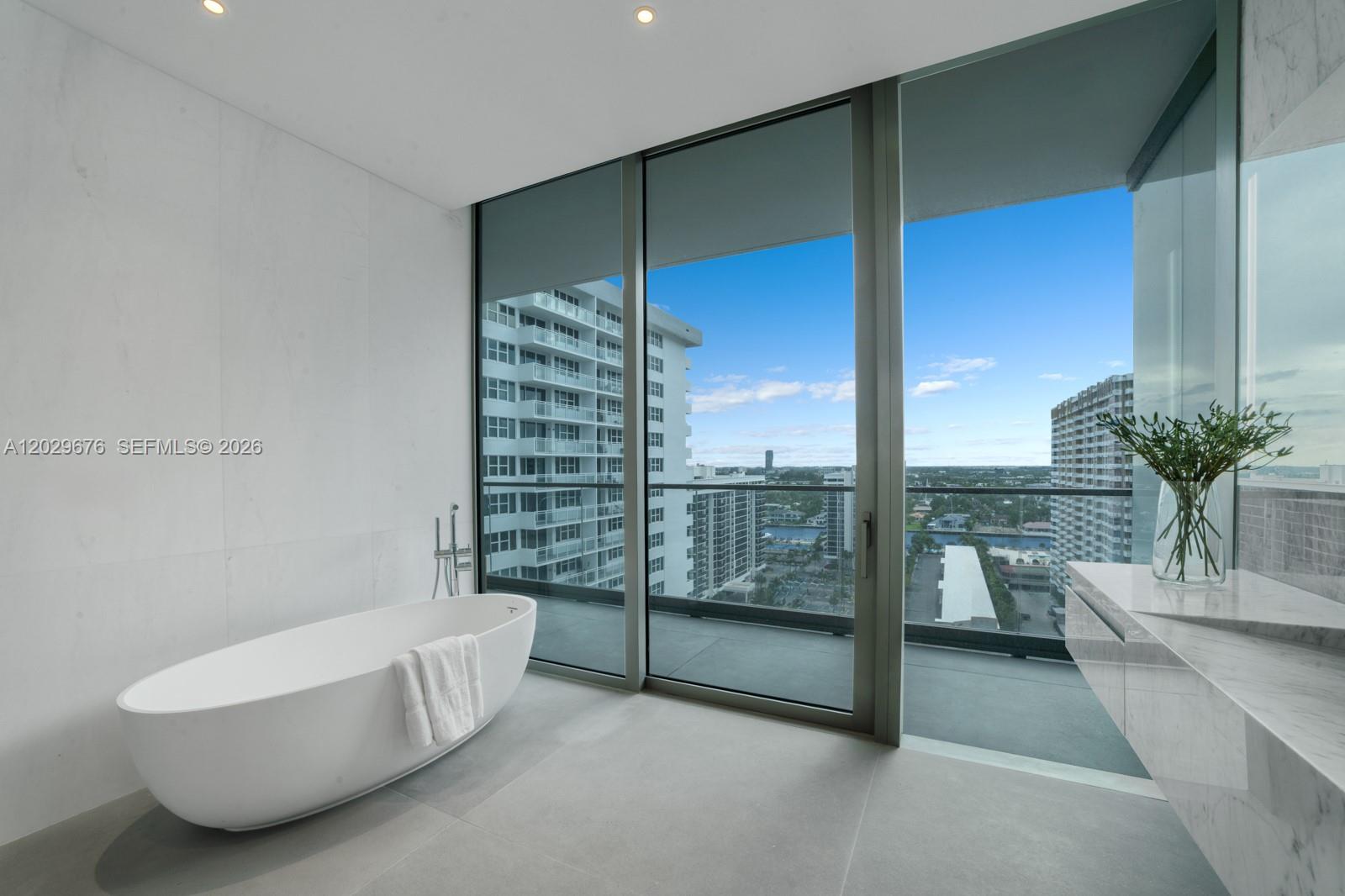 2000 S Ocean Drive 15b Property Photo 23