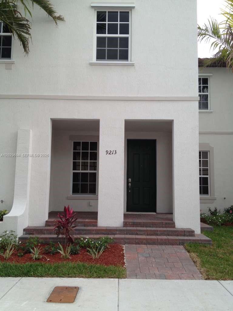 9213 Sw 170th Avenue Property Photo 1