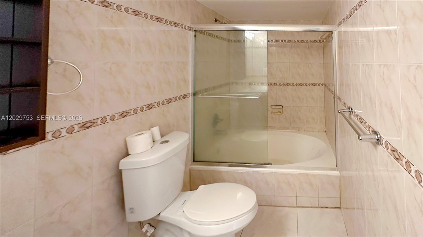 800 Parkview Drive 323 Property Photo 8