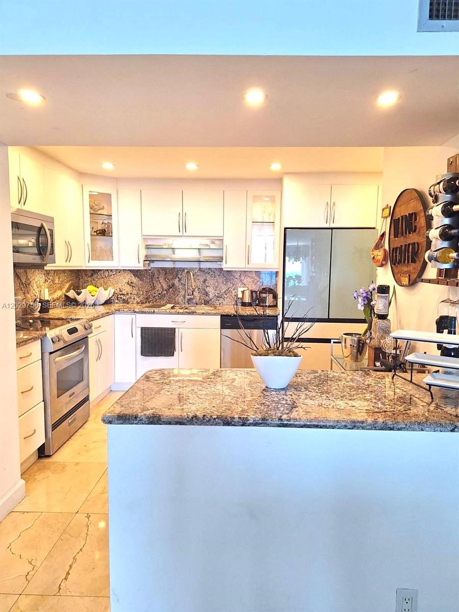 2201 S Ocean Drive 2001 Property Photo 6