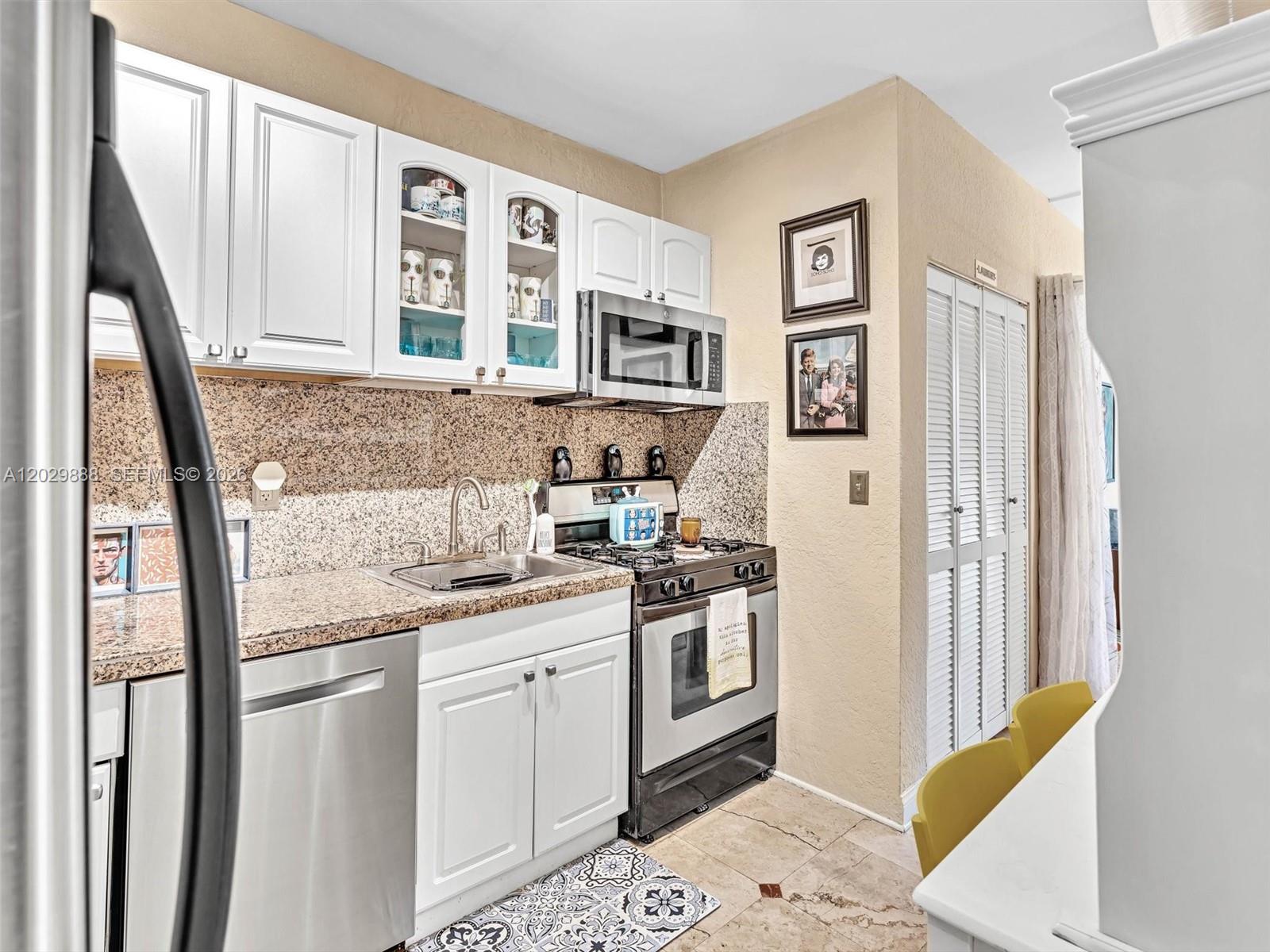 928 Euclid Avenue 2 Property Photo 12