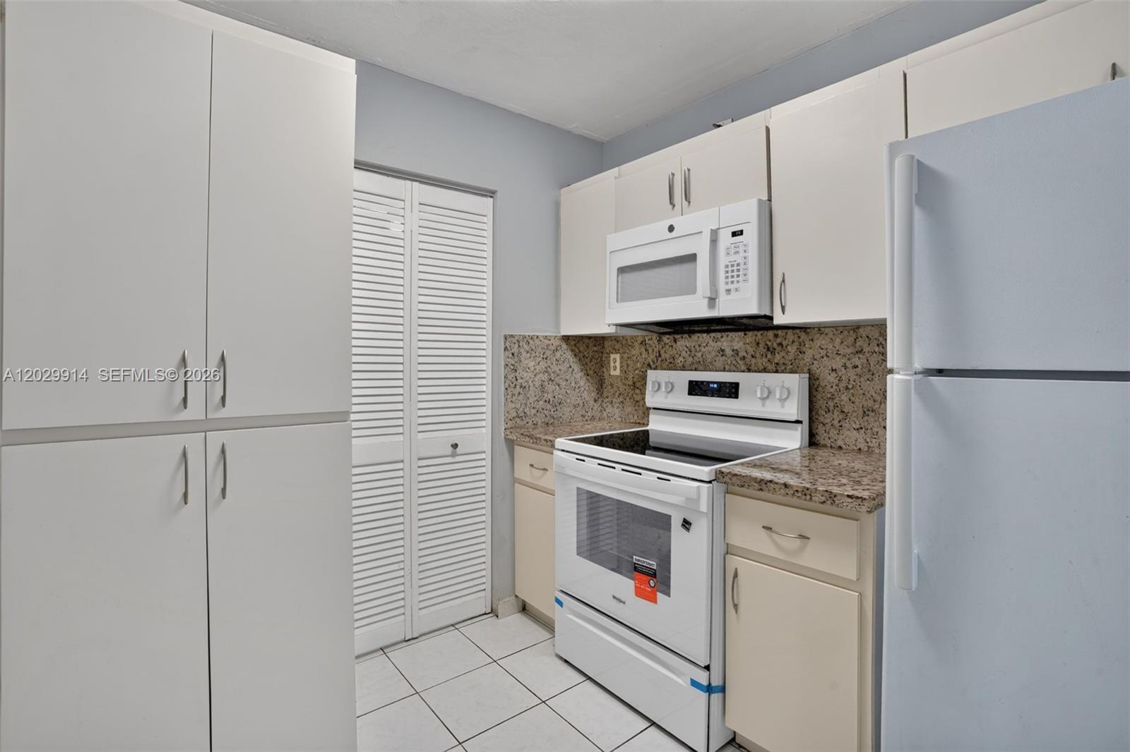 11780 Sw 18th Street 428-2 Property Photo 3