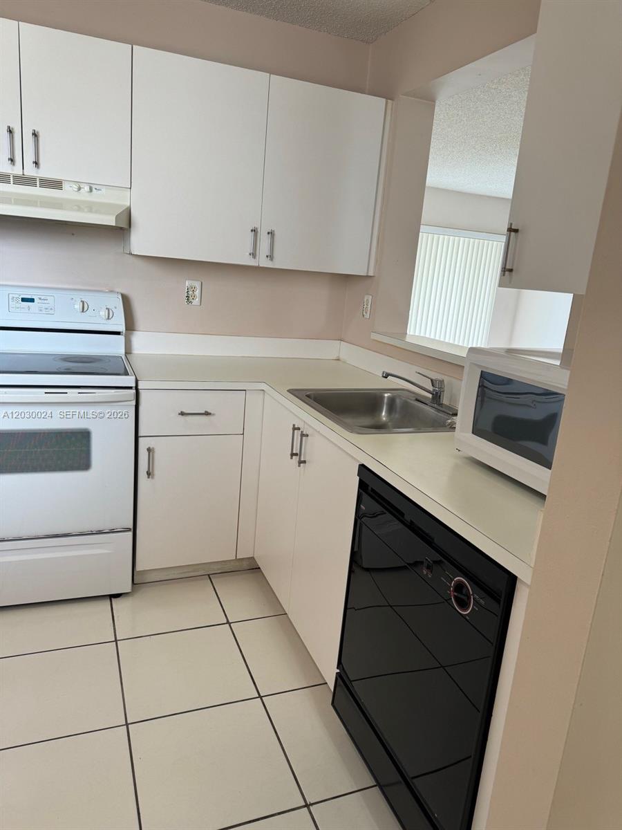A12030024 Property Photo 3