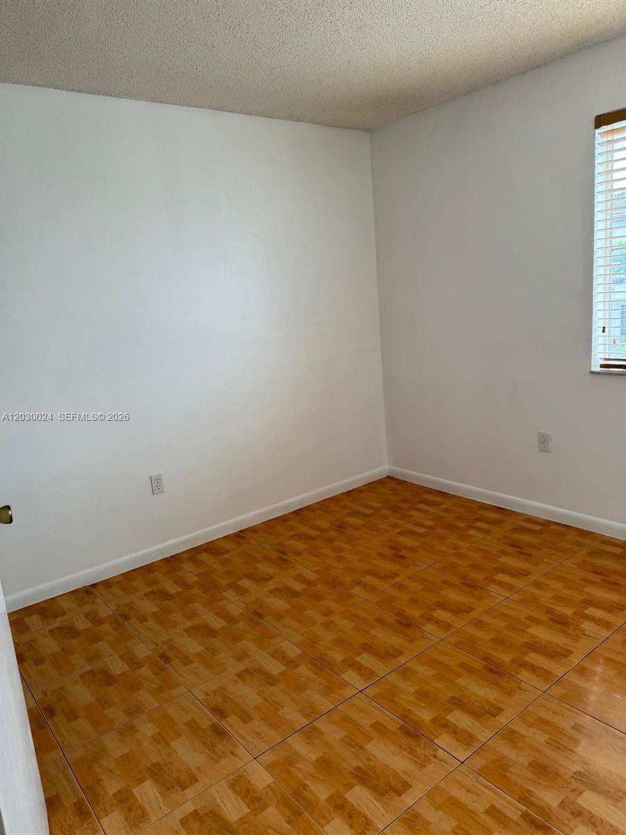 A12030024 Property Photo 8