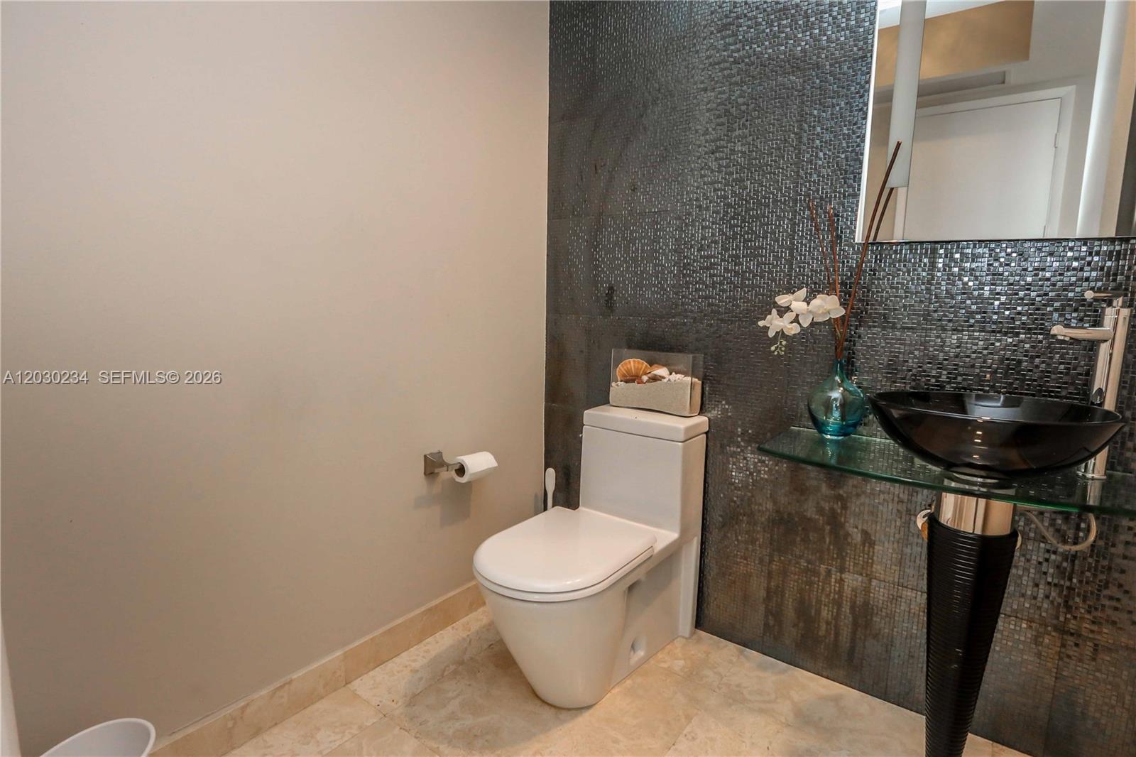15901 Collins Avenue 2004 Property Photo 25